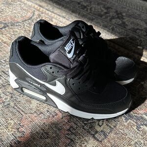 Nike Air Max Black and White Sneakers size 6 women’s brand new